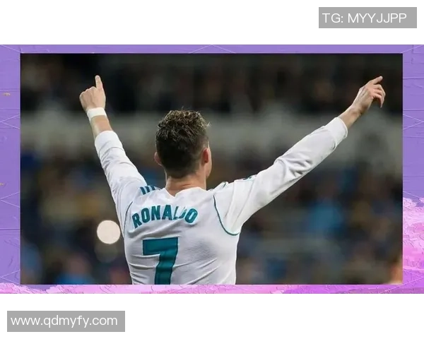 C罗足球传奇之路动感高清壁纸展示，感受绿茵场上的王者风范